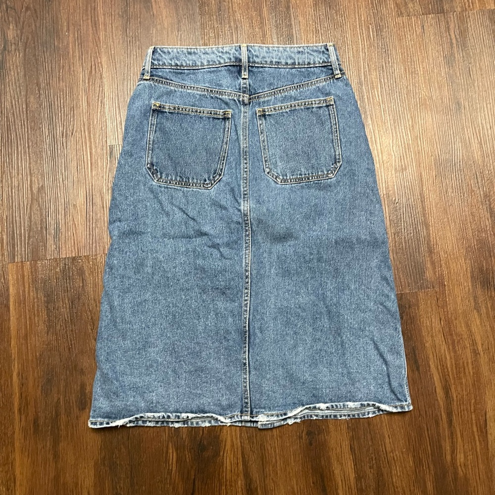 Old Navy Denim Button-Front A Line Midi Skirt - Picture 6 of 6